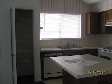 1705 Eaglewood Dr, Tyler, TX 75703 - photo 6