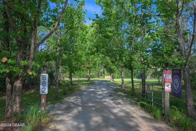 entrance to long circular driveway