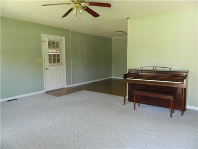 1104 Mcmahan St, Manchester, TN 37355 - photo 2