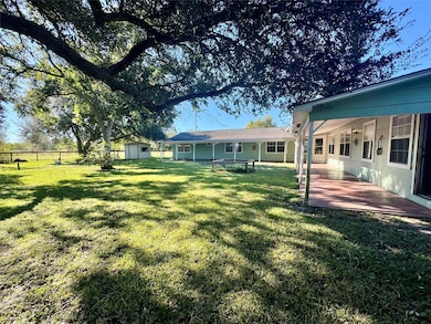 35 Private Road 815, Markham, TX 77456 - photo 6