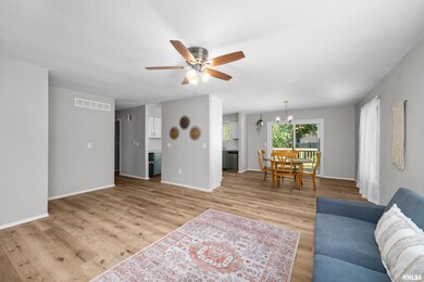 4652 Hitching Post Ct, Davenport, IA 52806 - photo 3