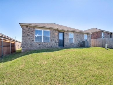 9949 Rattlesnake Ln, Yukon, OK 73099 - photo 7