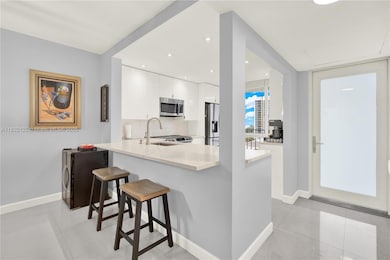 Silver Thatch Intracoastal unit 707, Pompano Beach, FL 33062 - photo 2