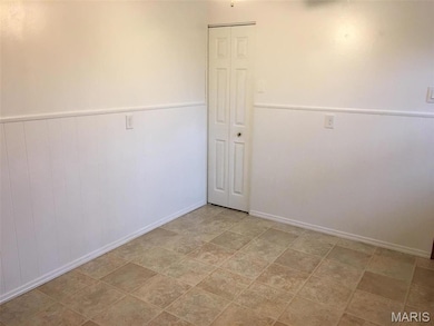 3015 Copenhagen Dr, Saint Louis, MO 63125 - photo 5