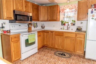 62 Pell Ave, Warwick, RI 02888 - photo 5