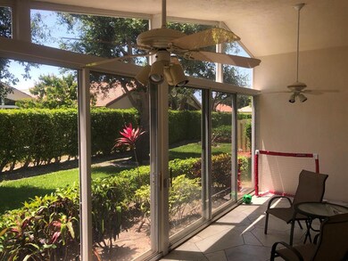 GREAT Private Yard & Glass Patio
