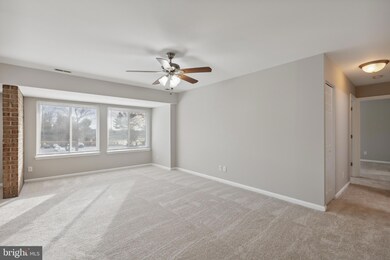 19315 Club House Rd unit 301, Montgomery Village, MD 20886 - photo 3