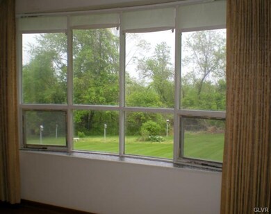 4717 Chestnut Hill Rd, Center Valley, PA 18034 - photo 3