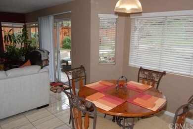 Eat-in area next to the kitchen and family room