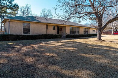 113 W Russell Ave, Bonham, TX 75418 - photo 2