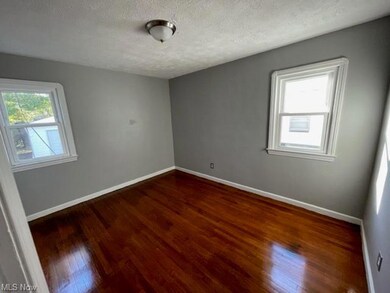 5221 Joseph St, Maple Heights, OH 44137 - photo 6