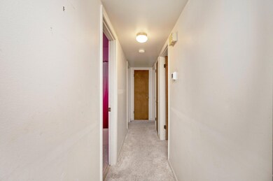 6-web-or-mls-303 Adams Dr-03