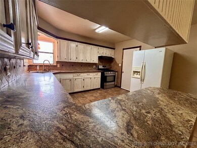 821 S 13th St, McAlester, OK 74501 - photo 6