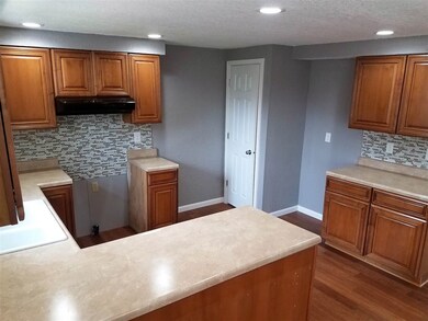 3915 Monterey Dr, Waterloo, IA 50701 - photo 5