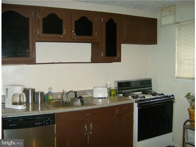 221 S 35th St, Camden, NJ 08105 - photo 5