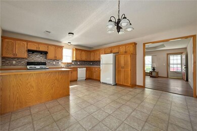 717 Coventry Ln, Raymore, MO 64083 - photo 7