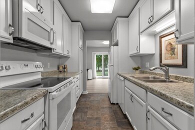 10 Green Bay Ct unit 105, Appleton, WI 54911 - photo 5