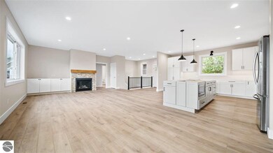 7827 E Longbranch Cir, Traverse City, MI 49684 - photo 4