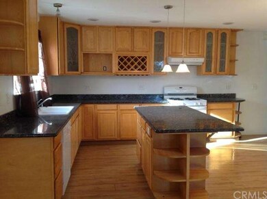 Granite counter tops and open kitchen area for gre