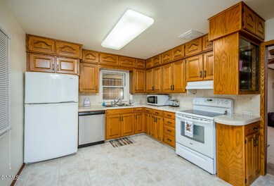 6 Kitchen - Copy - Copy