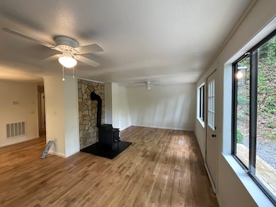 1136 Granny Squirrel Dr, Andrews, NC 28901 - photo 3