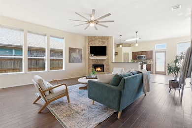 4712 Topaz Ln, Granbury, TX 76049 - photo 6