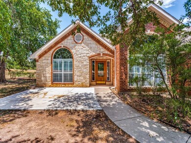 201 Lost Oak Dr, Azle, TX 76020 - photo 2