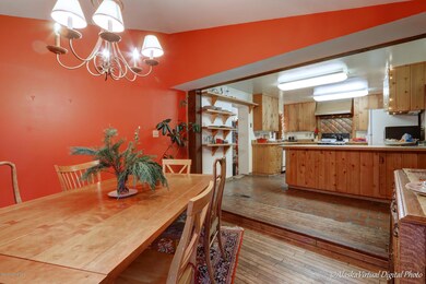 Dining to kitchen
