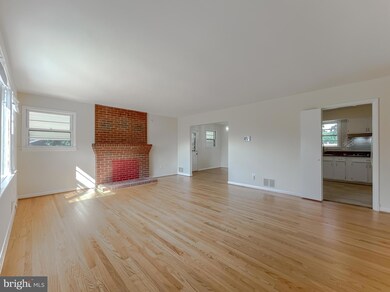 5802 Burgess Rd, District Heights, MD 20747 - photo 7
