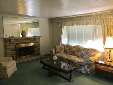 LIVINGROOM
