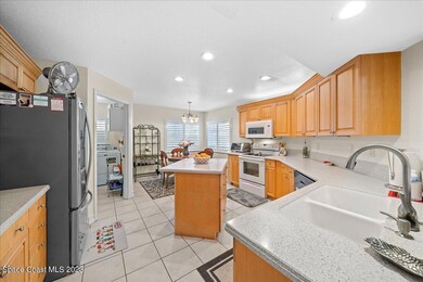 2563 Hemmgway - 5