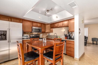 Eat-In Kitchen