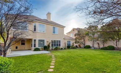 Large Backyard / Pool-Size
