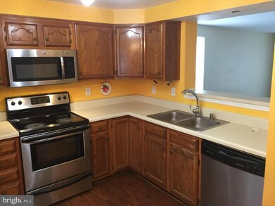 16998 Point Pleasant Ln, Dumfries, VA 22026 - photo 3