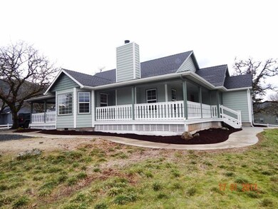 8685 John Day Dr, Central Point, OR 97502 - photo 4