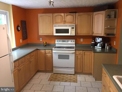 8028 Steeple Chase Ct, Springfield, VA 22153 - photo 5