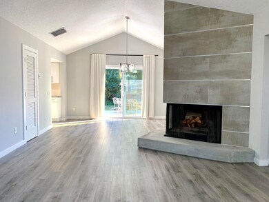 7076 Holiday Hill Ct, Jacksonville, FL 32216 - photo 2