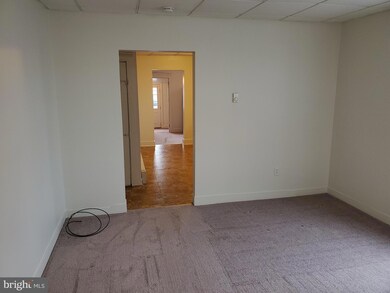 105 S Railroad Ave, New Holland, PA 17557 - photo 2