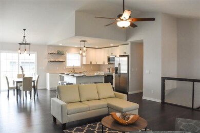 1414 Grizzly Dr NW, Cedar Rapids, IA 52405 - photo 3