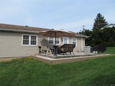 1047 N 11th St, Whitehall, PA 18052 - photo 4