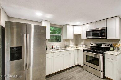 2013 Hugh Edwards Dr, Jacksonville, FL 32210 - photo 7