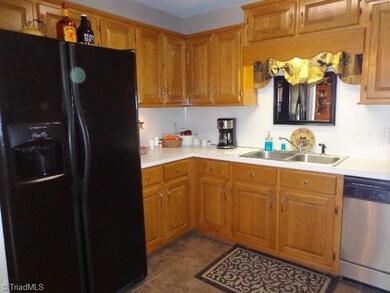 1078 Old Forest Ct, Asheboro, NC 27205 - photo 4