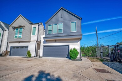 302 Cyclamen St, Houston, TX 77018 - photo 4