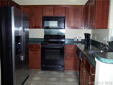 Kitchen - Dishwasher, Stove, Refrigerator are incl