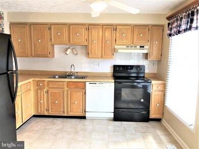 19123 Willow Spring Dr, Germantown, MD 20874 - photo 6