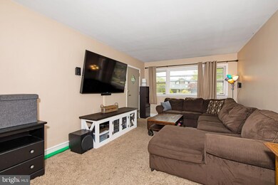 312 N Forklanding Rd, Maple Shade, NJ 08052 - photo 2