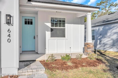 640 Begonia St Ext Door