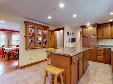 002-71MaplecrestInterior