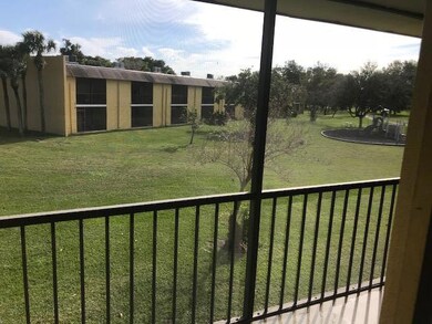 717 Meadows Cir, Boynton Beach, FL 33436 - photo 7