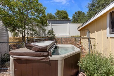 304 W Cherry St-25